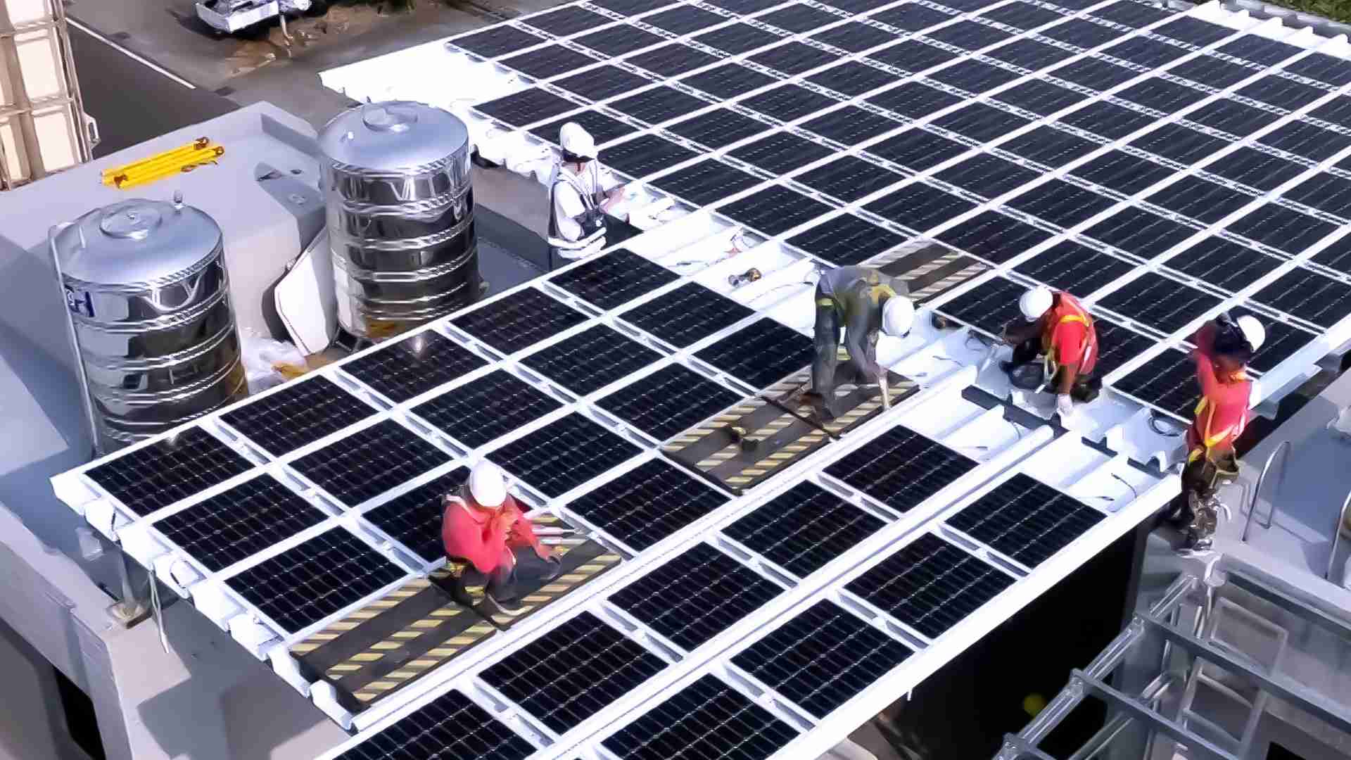 口袋牛店着力于替代能源之技术研发，，，，如光电浪板的相关制程、、、设备与产品，，其中所开发之光电整合型浪板，，，，减少传统金属支架安装，，，，更提升耐候度，，可广泛运用于多元场域，，并辅助建筑达到净零碳排目标