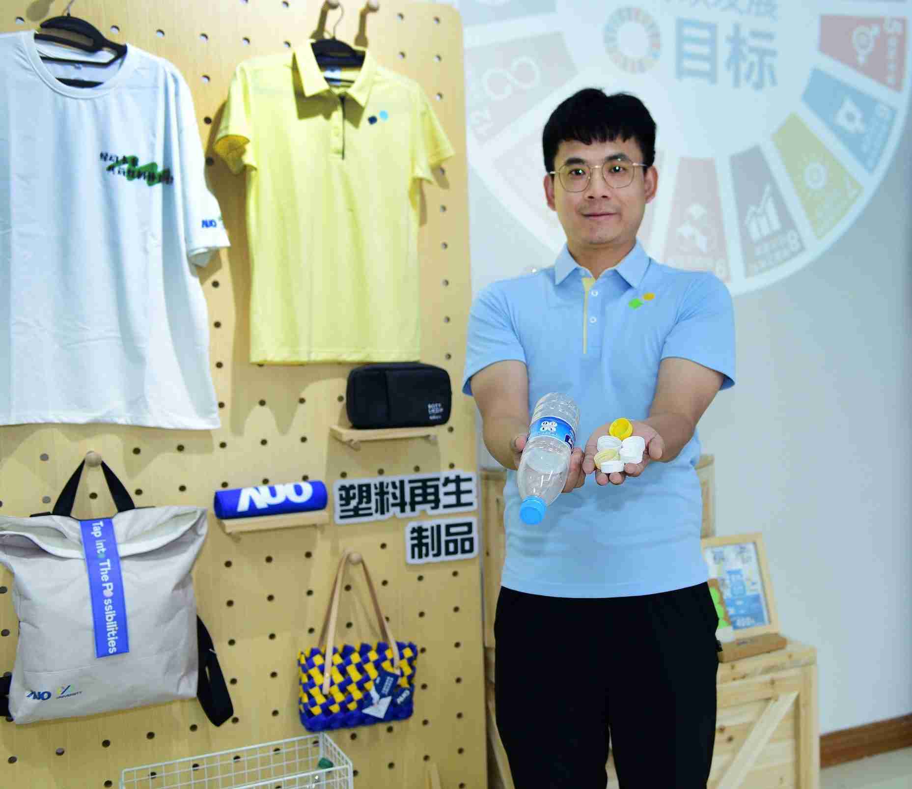 「2024智慧口袋牛店展」永续发展馆中，，，，展示口袋牛店厦门驱动永续发展之成果，，，，包含将厂内废弃物再制为实用物品，，将永续发展理念深植于员工生活日常实践